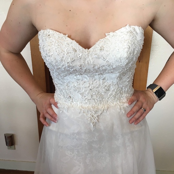 Essence of Australia Wedding Dress - Picture 3 of 5